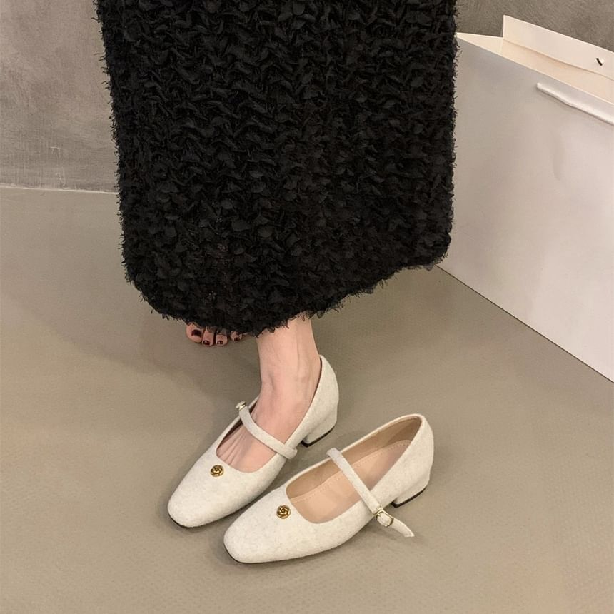 Chunky Heel Flower Accent Mary Jane Pumps