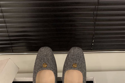 Chunky Heel Flower Accent Mary Jane Pumps