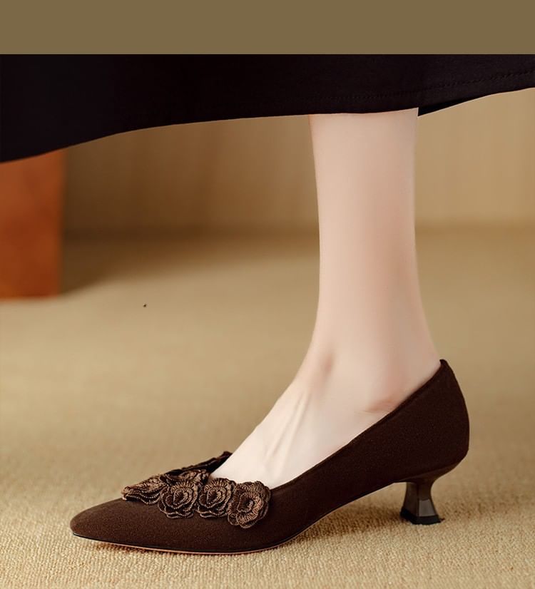 Kitten Heel Pointed Toe Plain Flower Accent Pumps