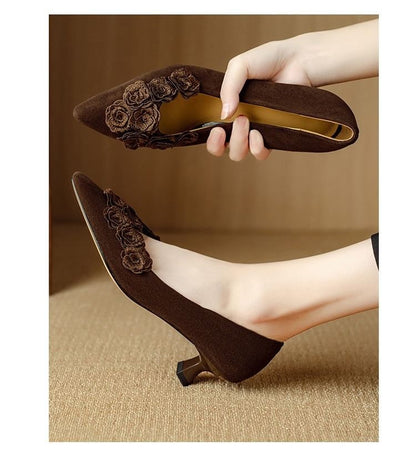Kitten Heel Pointed Toe Plain Flower Accent Pumps