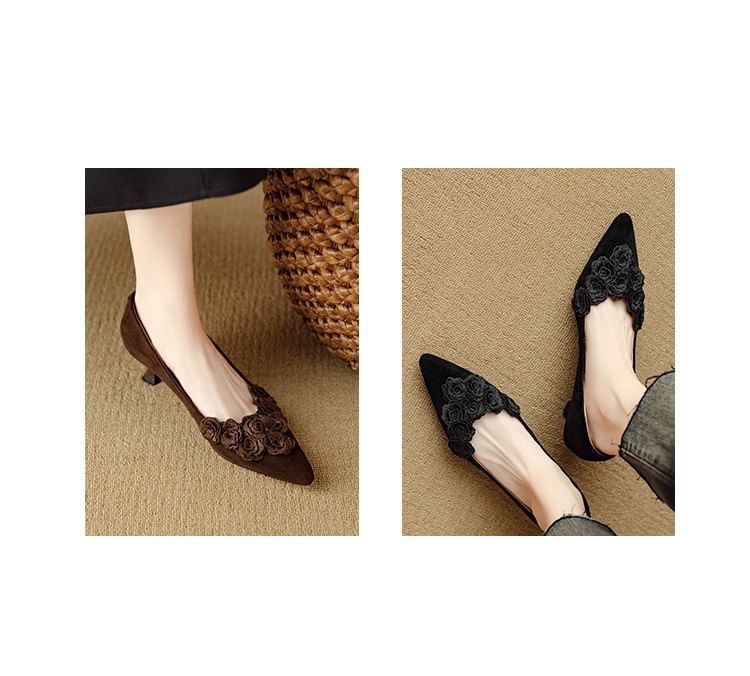 Kitten Heel Pointed Toe Plain Flower Accent Pumps