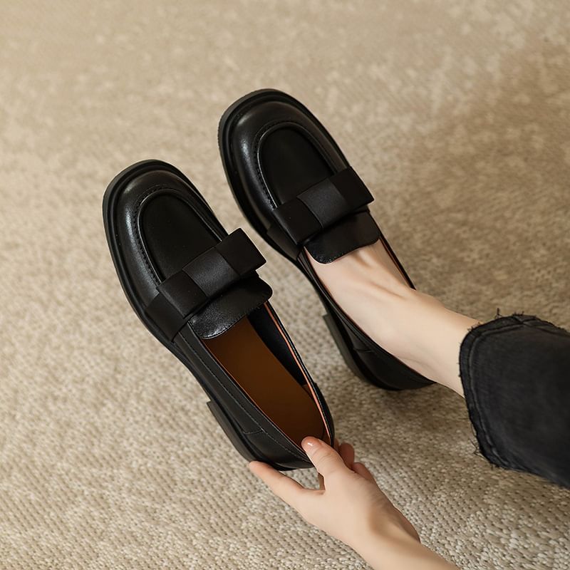 Plain Bow Accent Faux Leather Loafers