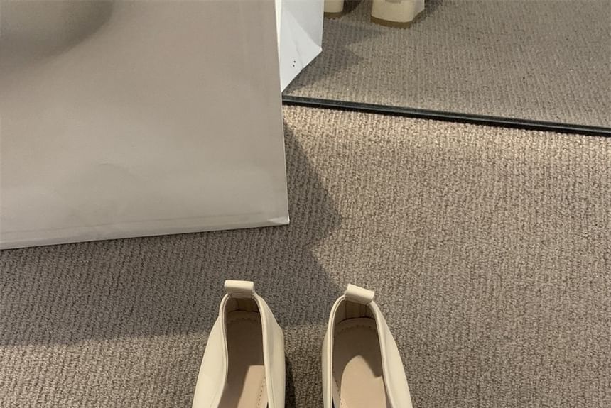 Chunky Heel Pointed Toe Plain Twisted Faux Leather Pumps