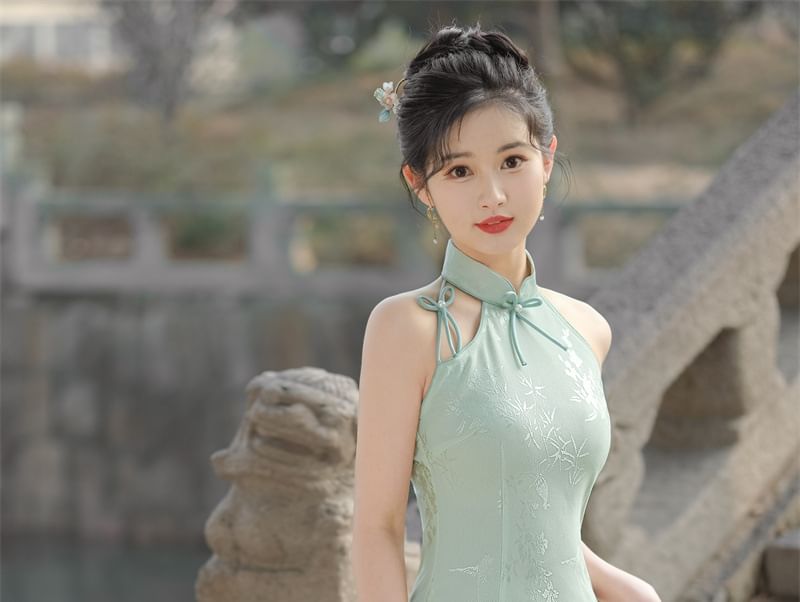 Sleeveless Bow Jacquard Midi Sheath Qipao