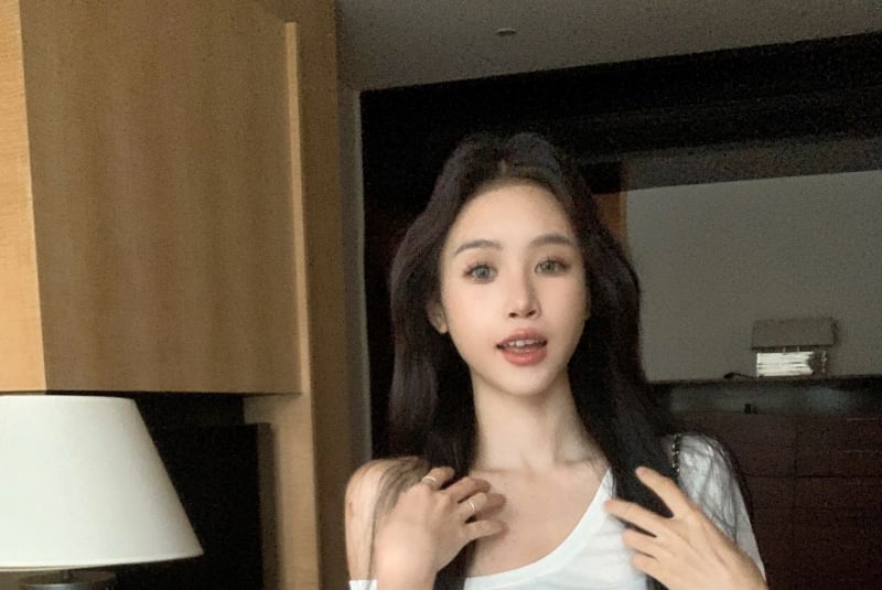 Short-Sleeve Off Shoulder Plain Crop T-Shirt / High Waist Plain Skirt Overlay Yoga Pants