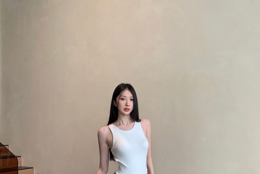 Sleeveless Round Neck Plain Bodysuit Top / Low Waist Plain Ruched Wide Leg Pants