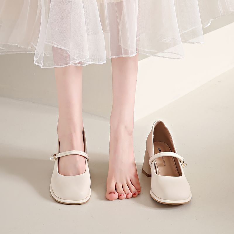 Chunky Heel Mary Jane Pumps