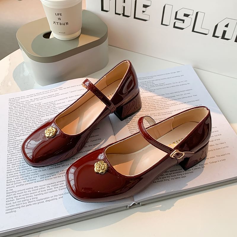 Chunky Heel Flower Accent Patent Leather Mary Jane Pumps