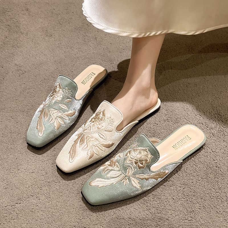 Square Toe Floral Embroidered Flat Mules
