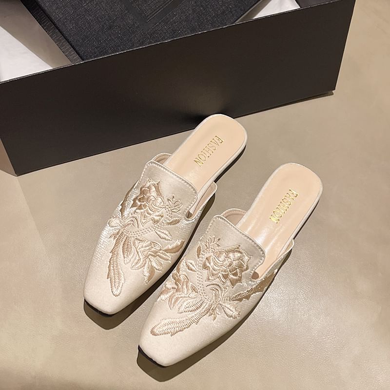 Square Toe Floral Embroidered Flat Mules