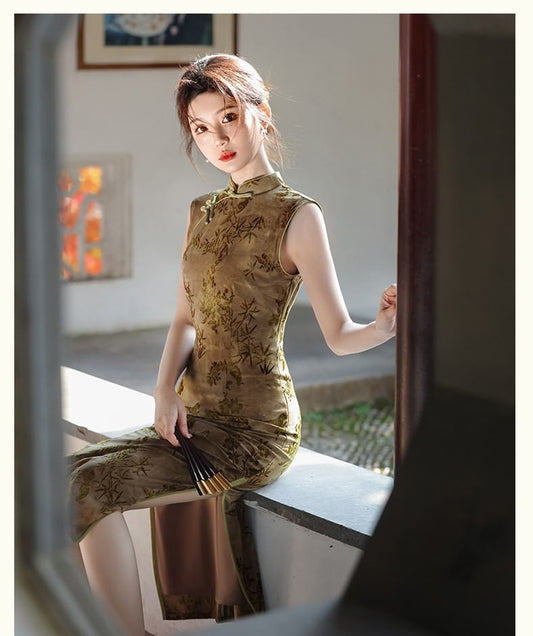 Sleeveless Floral Side-Slit Midi Qipao