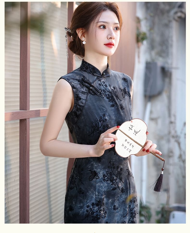 Sleeveless Floral Side-Slit Midi Qipao