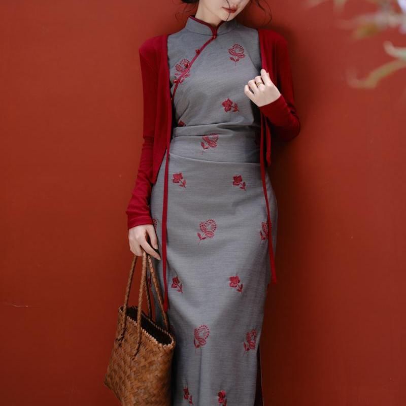 Sleeveless Floral Print Maxi Sheath Qipao / Plain Cardigan / Set