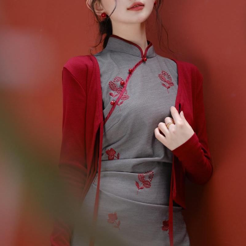 Sleeveless Floral Print Maxi Sheath Qipao / Plain Cardigan / Set