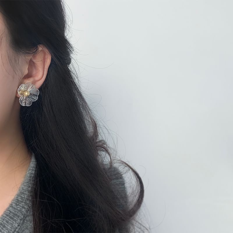 Flower Ear Stud / Clip-On Earring