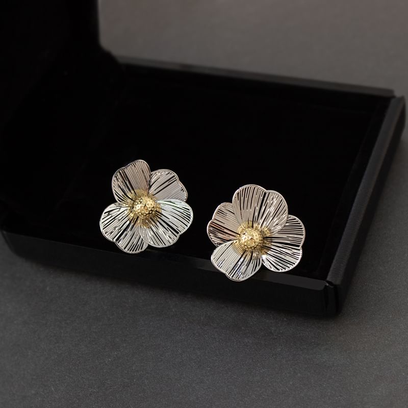 Flower Ear Stud / Clip-On Earring