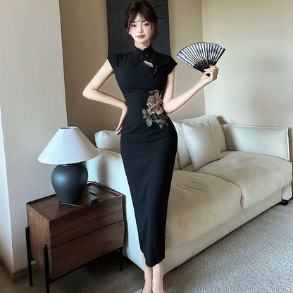 Sleeveless Mandarin Collar Floral Embroidered Midi Cheongsam