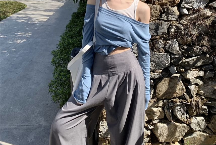 Long-Sleeve Cold-Shoulder Two Tone Mock Two-Piece T-Shirt