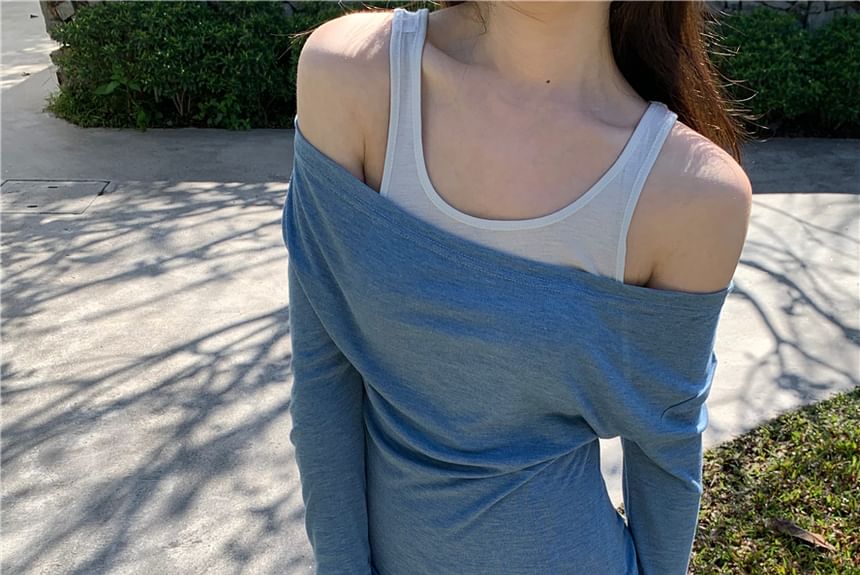 Long-Sleeve Cold-Shoulder Two Tone Mock Two-Piece T-Shirt