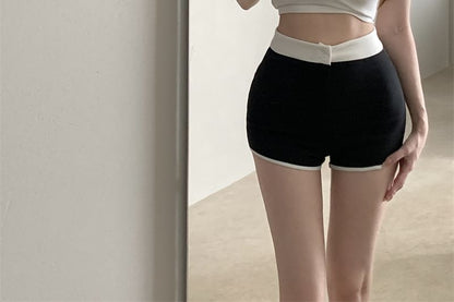 Short-Sleeve Scoop Neck Plain Crop T-Shirt / High Waist Contrast Trim Hot Pants