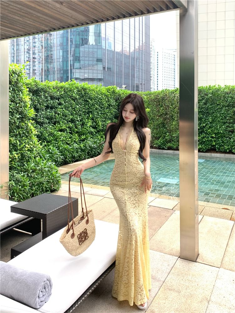 Halter V-Neck Lace Mermaid Evening Gown