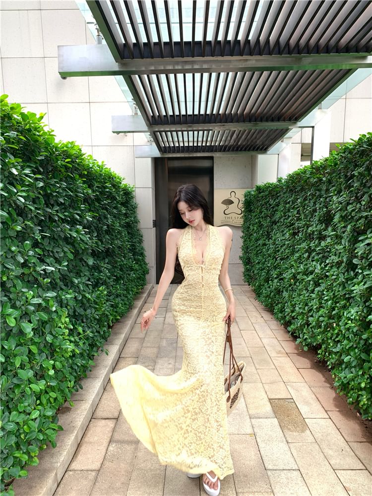 Halter V-Neck Lace Mermaid Evening Gown