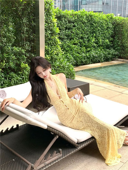 Halter V-Neck Lace Mermaid Evening Gown