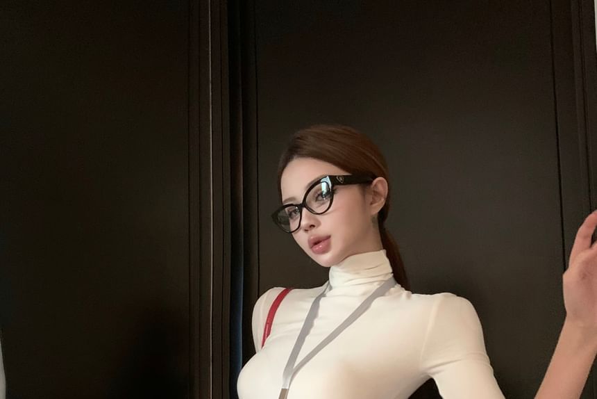 Short-Sleeve Turtleneck Plain Slim Fit Tee / High Waist Striped Slit Mini A-Line Skort