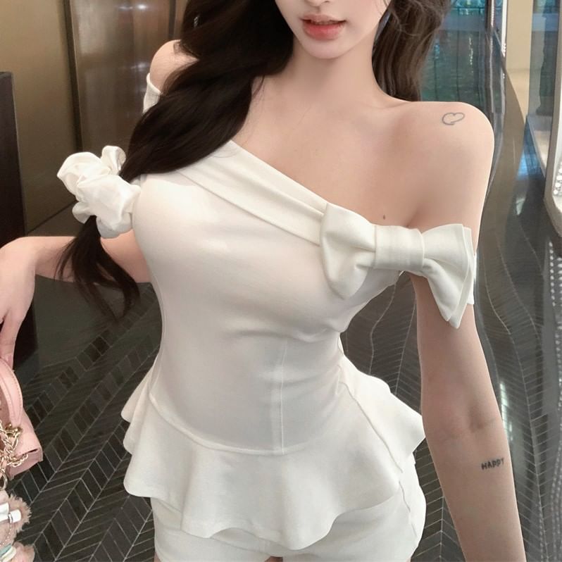 Off-Shoulder Plain Bow Accent Ruffle Hem Crop T-Shirt