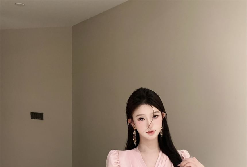 Long Sleeve V-Neck Plain Ruched Crop Blouse / High Rise Floral Applique Mini Pencil Skirt