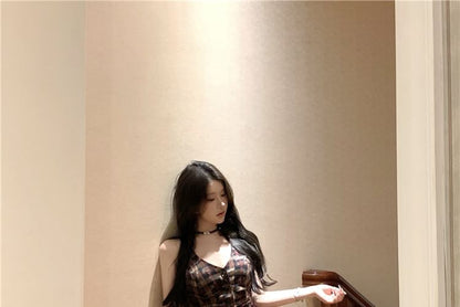 Sleeveless V-Neck Button-Up Plaid Top