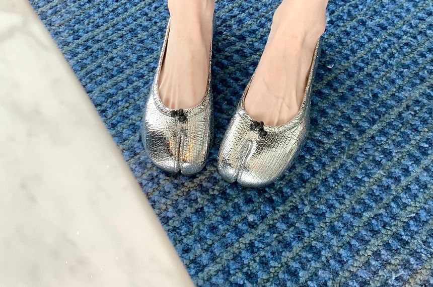Split Toe Metallic Genuine Leather Flats