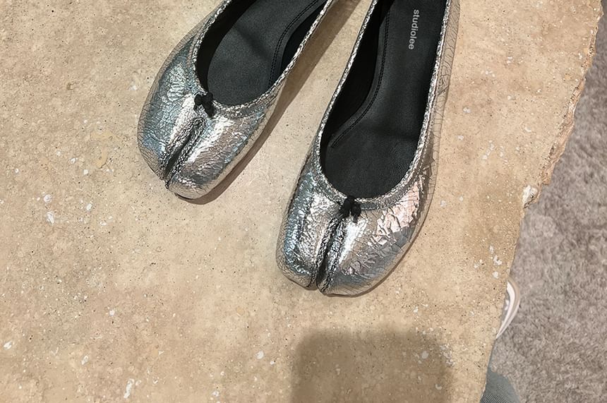 Split Toe Metallic Genuine Leather Flats
