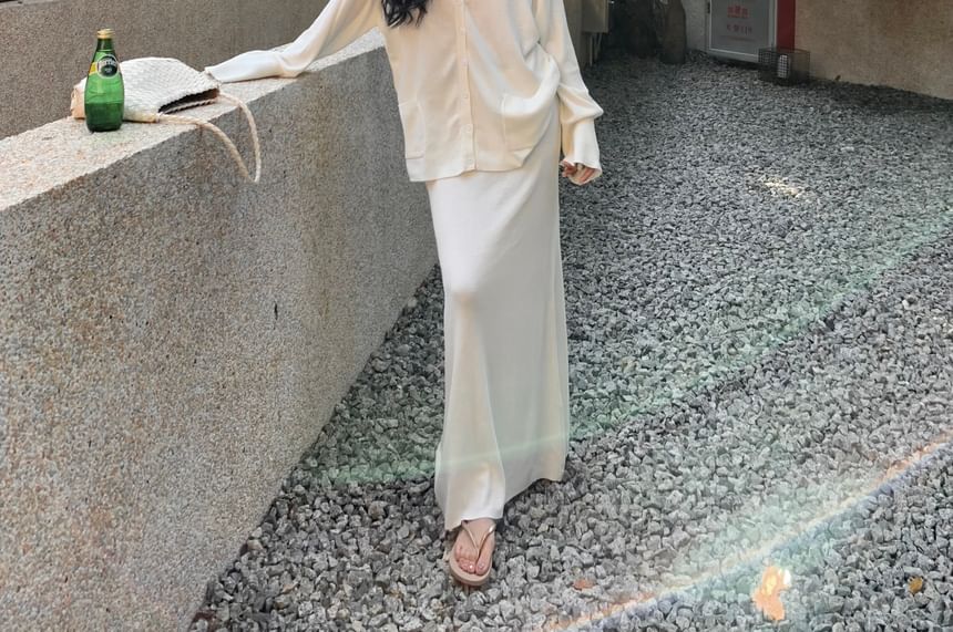 Long-Sleeve V-Neck Plain Blouse / Mid Waist Plain Maxi A-Line Skirt