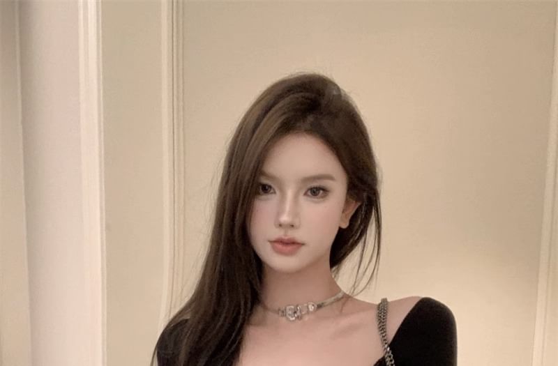 Panel Lace V-Neck Long Sleeve Crop Top