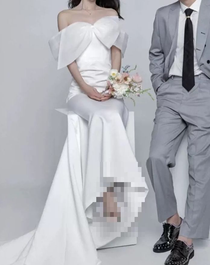 Off Shoulder Plain A-Line Wedding Gown