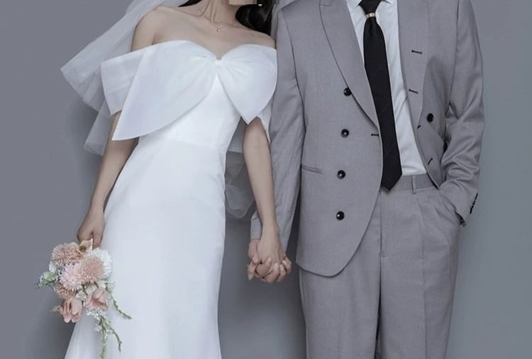 Off Shoulder Plain A-Line Wedding Gown