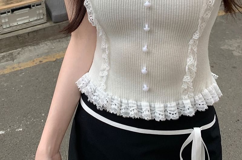 Padded Crop Tank - Scoop Neck Lace Trim