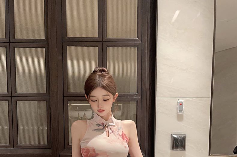 Sleeveless Floral Print Maxi Qipao