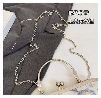 Floral Embroidered Kiss Lock Crossbody Bag