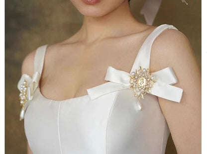 Sleeveless Floral Accent Plain Midi A-Line Wedding Dress