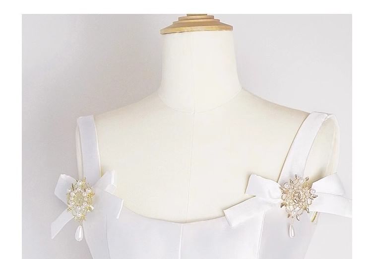 Sleeveless Floral Accent Plain Midi A-Line Wedding Dress