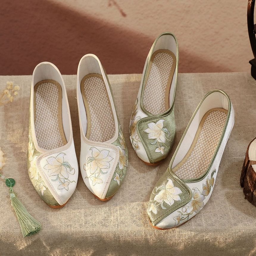 Floral Embroidered Panel Pumps