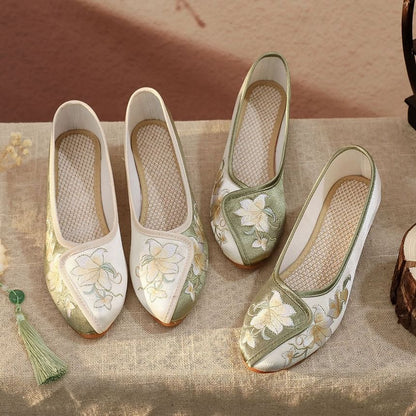 Floral Embroidered Panel Pumps