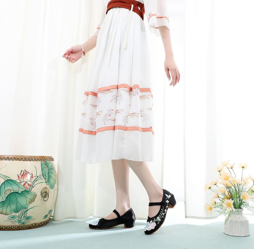 Block Heel Floral Embroidery Pumps