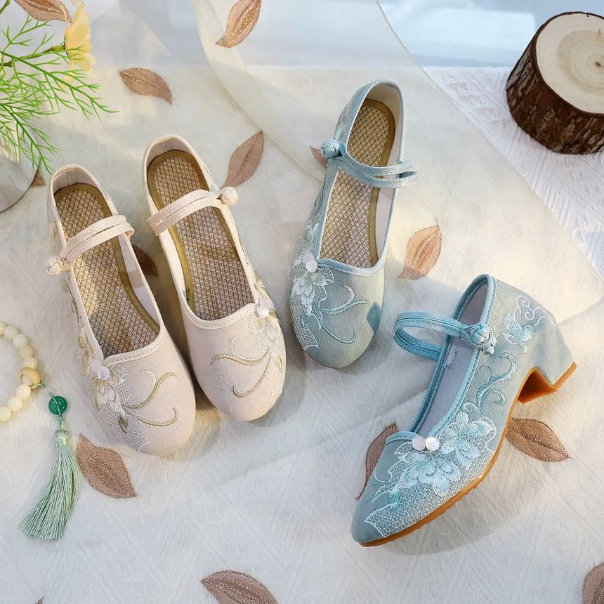 Block Heel Embroidered Shoes