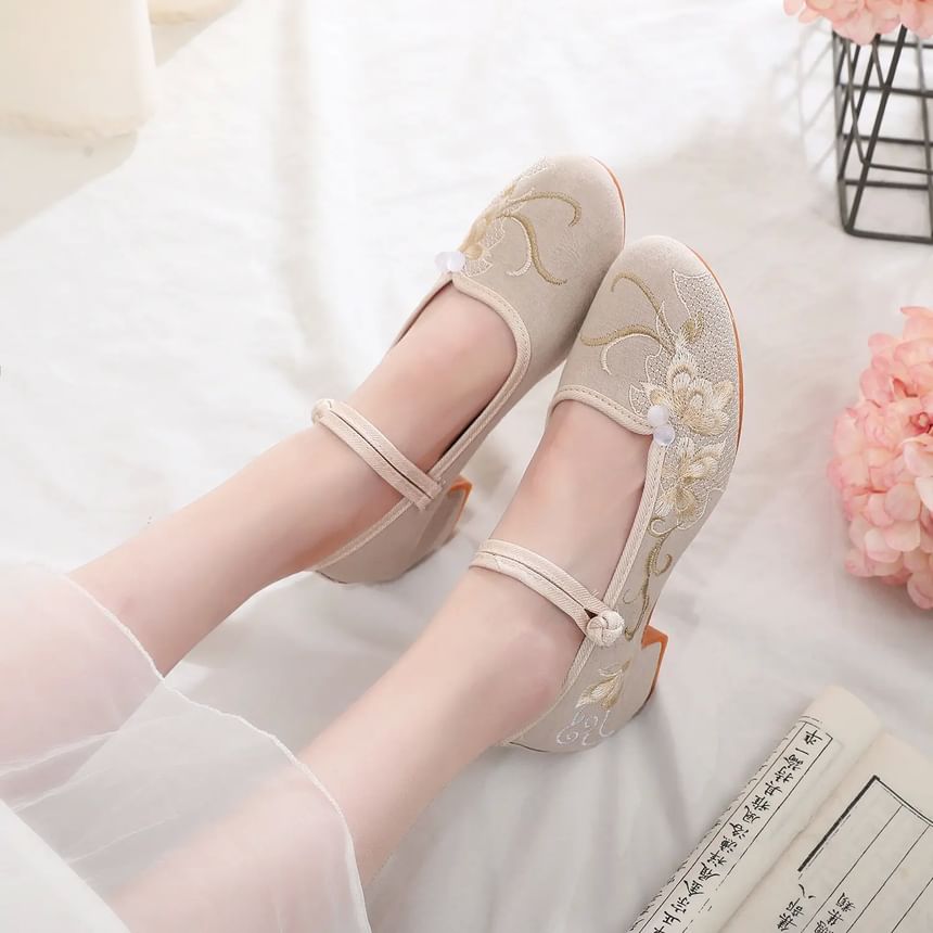 Block Heel Embroidered Shoes