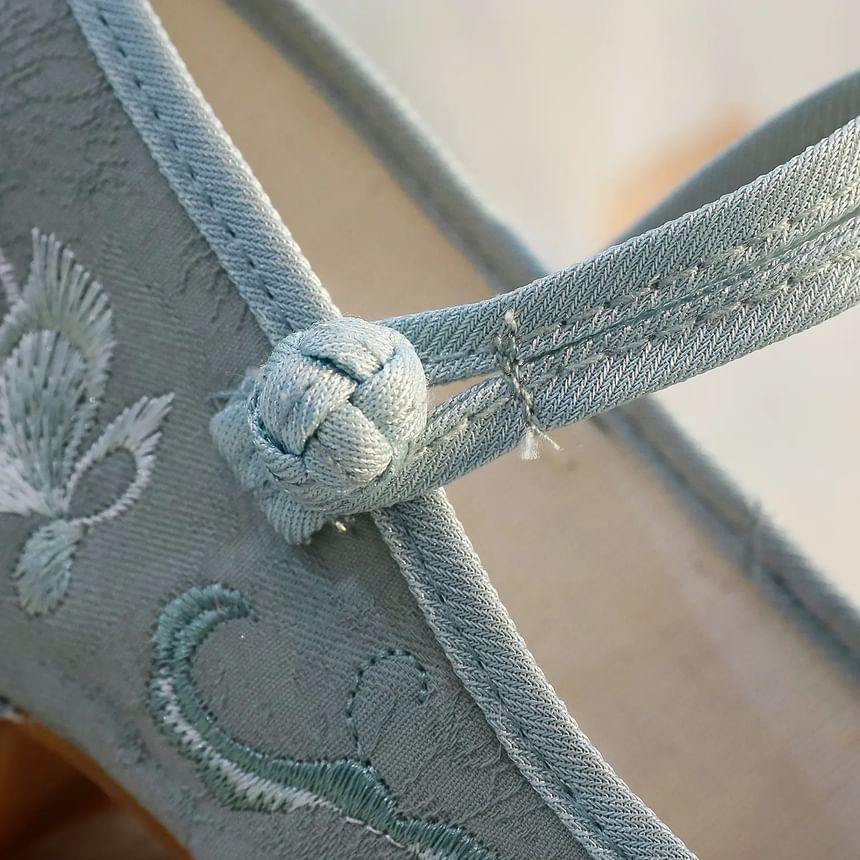 Block Heel Embroidered Shoes
