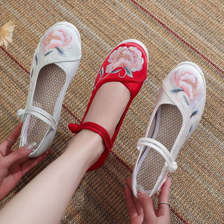 Wedge Heel Floral Embroidery Shoes