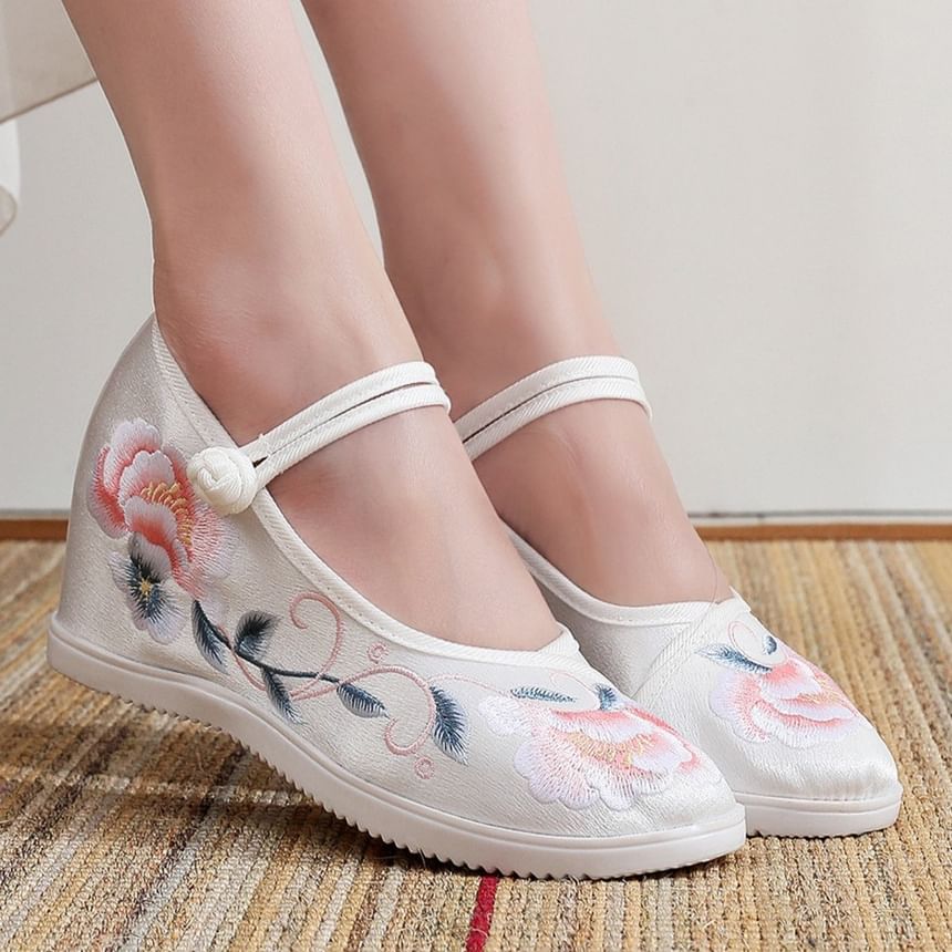 Wedge Heel Floral Embroidery Shoes